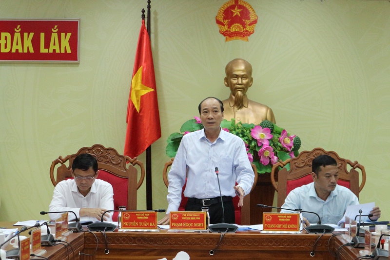 Họp thông qua các nội dung trình kỳ họp HĐND tỉnh