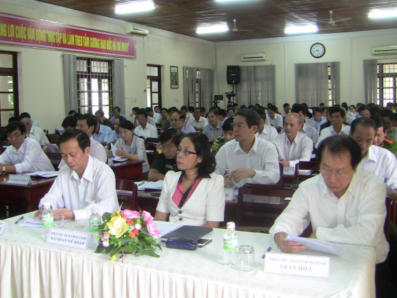 UBND tỉnh Sơ kết tình hình thực hiện các chỉ tiêu KTXH 9 tháng đầu năm 2013 và triển khai nhiệm vụ 03 tháng cuối năm