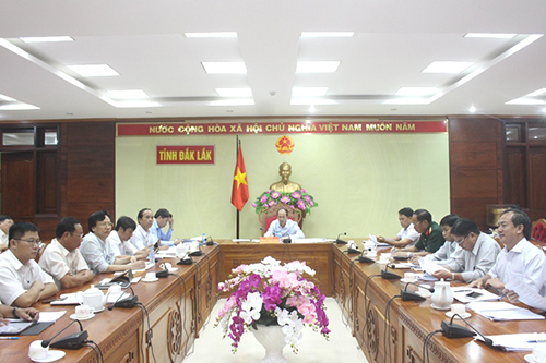 UBND tỉnh họp chuyên đề thông qua dự thảo Nghị quyết trình kỳ họp bất thường HĐND tỉnh khóa IX và thông qua các dự thảo văn bản quy phạm pháp luật thuộc thẩm quyền của UBND tỉnh ban hành