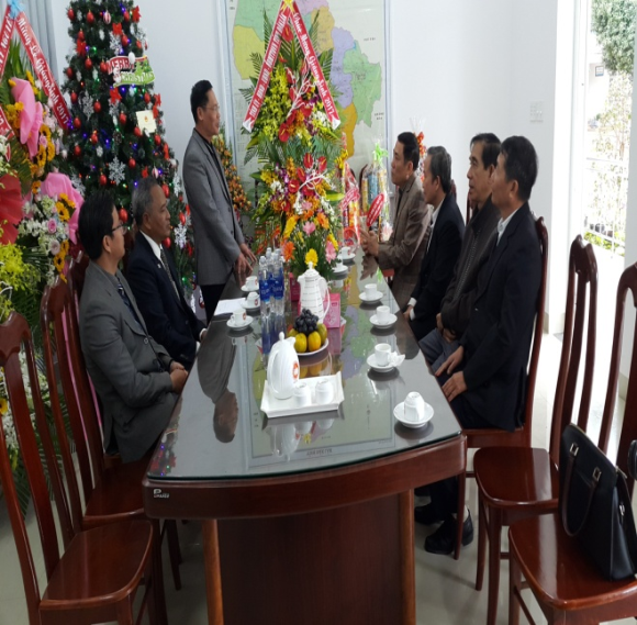 Thăm các cơ sở tôn giáo nhân dịp Lễ Giáng sinh năm 2017