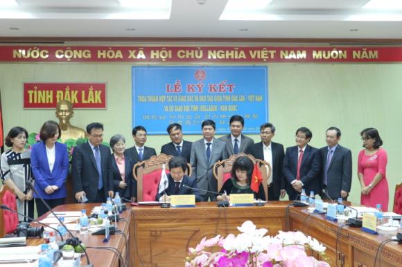 Lễ ký kết khung hợp tác về giáo dục và đào tạo giữa UBND tỉnh Đắk Lắk, Việt Nam với Sở Giáo dục tỉnh Jeollabuk, Hàn Quốc