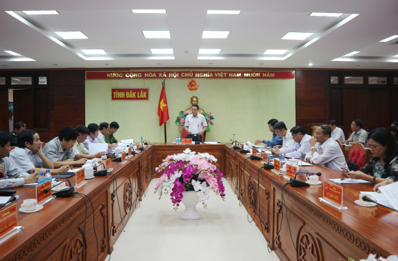 UBND tỉnh tổ chức họp lấy ý kiến các thành viên UBND tỉnh để thông qua nội dung trình kỳ họp thứ 6 của HĐND khóa IX