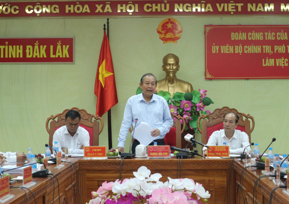 Ủy viên Bộ Chính trị, Phó Thủ tướng Thường trực Chính phủ - Trương Hòa Bình làm việc với UBND tỉnh về tình hình bố trí, sắp xếp, ổn định dân di cư tự do trên địa bàn tỉnh