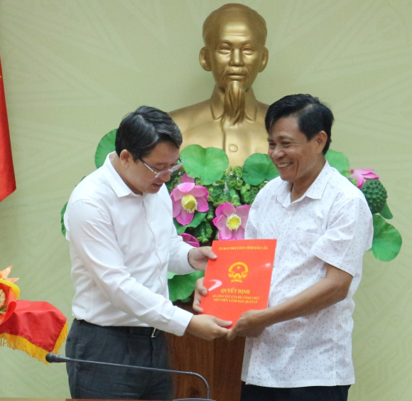 Lễ công bố, trao quyết định nghỉ hưu đối với Phó Chánh văn phòng UBND tỉnh