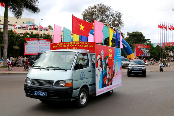 Mít tinh hưởng ứng Ngày Pháp luật nước Cộng hòa xã hội chủ nghĩa Việt Nam