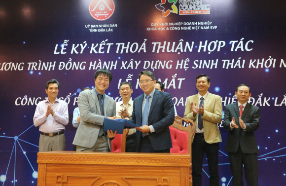 Lễ ký kết thỏa thuận hợp tác triển khai chương trình đồng hành xây dựng hệ sinh thái khởi nghiệp tỉnh Đắk Lắk