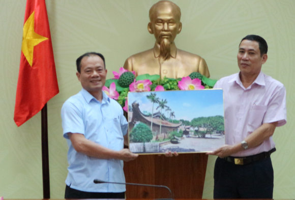 Đoàn Công tác của tỉnh Bắc Giang làm việc, trao đổi kinh nghiệm về quản lý nhà nước trong lĩnh vực tín ngưỡng, tôn giáo