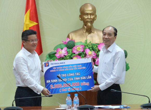 UBND tỉnh làm việc với Công ty Xăng dầu Nam Tây Nguyên