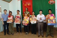 Văn phòng UBND tỉnh thăm, tặng quà Buôn kết nghĩa nhân dịp Tết Nguyên đán Giáp Thìn 2024