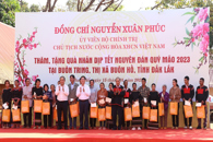 Chủ tịch nước thăm và chúc Tết tại thị xã Buôn Hồ và huyện Krông Búk