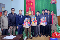 Văn phòng UBND tỉnh thăm, tặng quà Buôn kết nghĩa nhân dịp Tết Nguyên đán Ất Tỵ - 2025