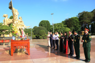 Lãnh đạo tỉnh viếng Nghĩa trang Liệt sĩ tỉnh nhân kỷ niệm 50 năm thống nhất đất nước