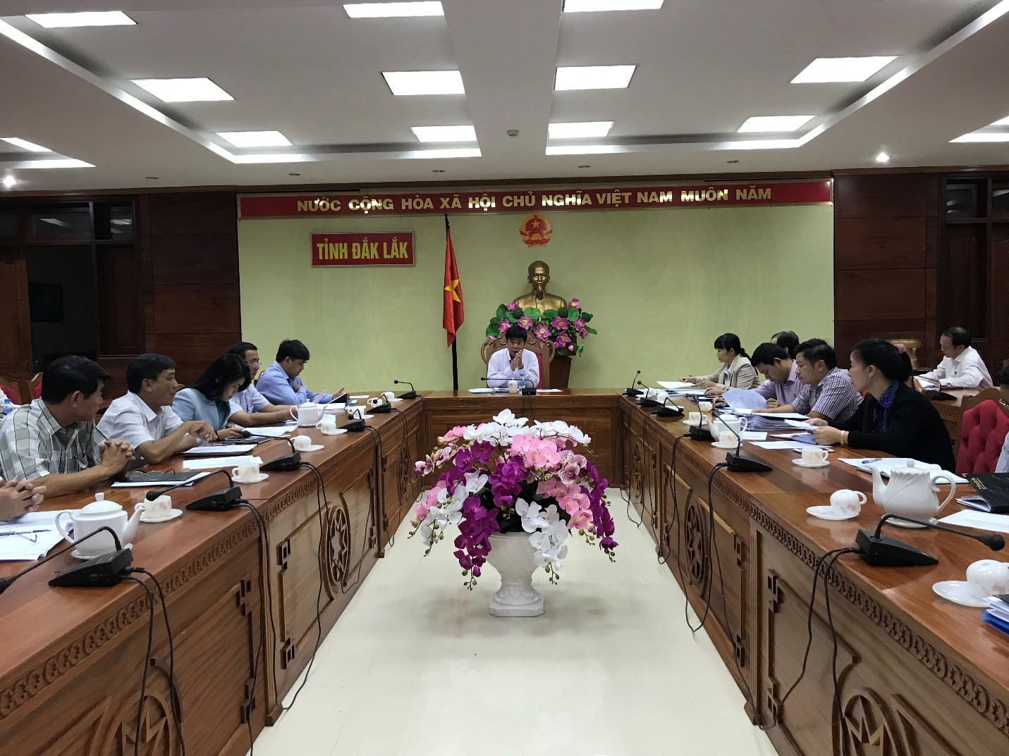 Quang cảnh cuộc họp